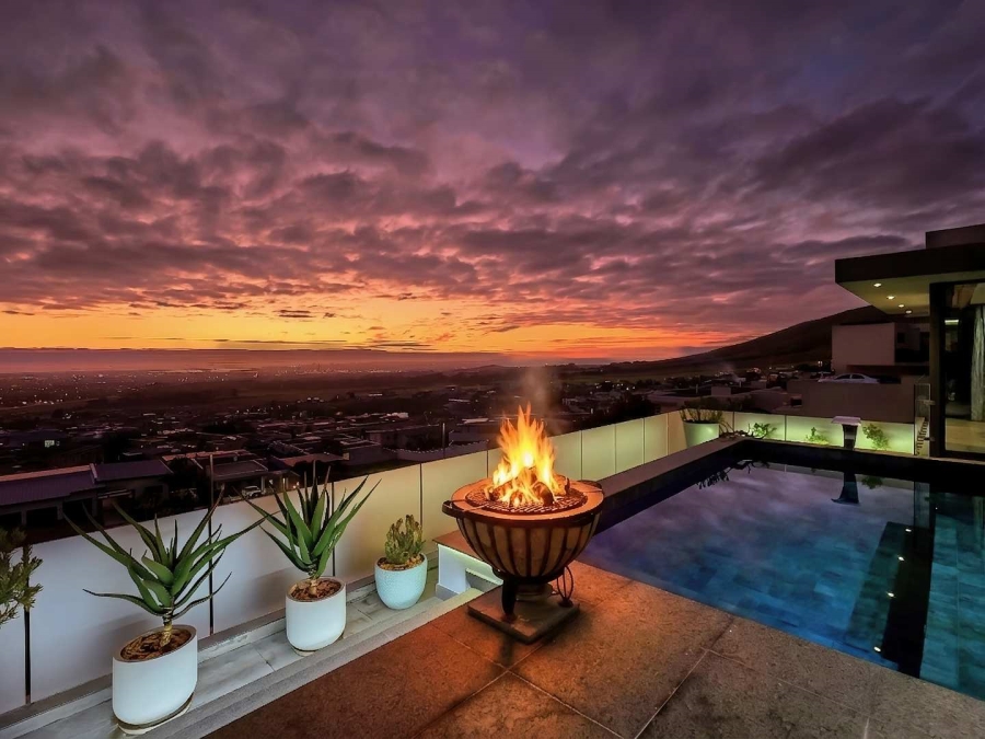 4 Bedroom Property for Sale in Baronetcy Estate Western Cape